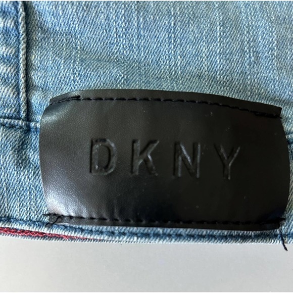 DKNY Size XL Junior Cropped Denim Jacket Light Wash Y2K - Picture 6 of 6
